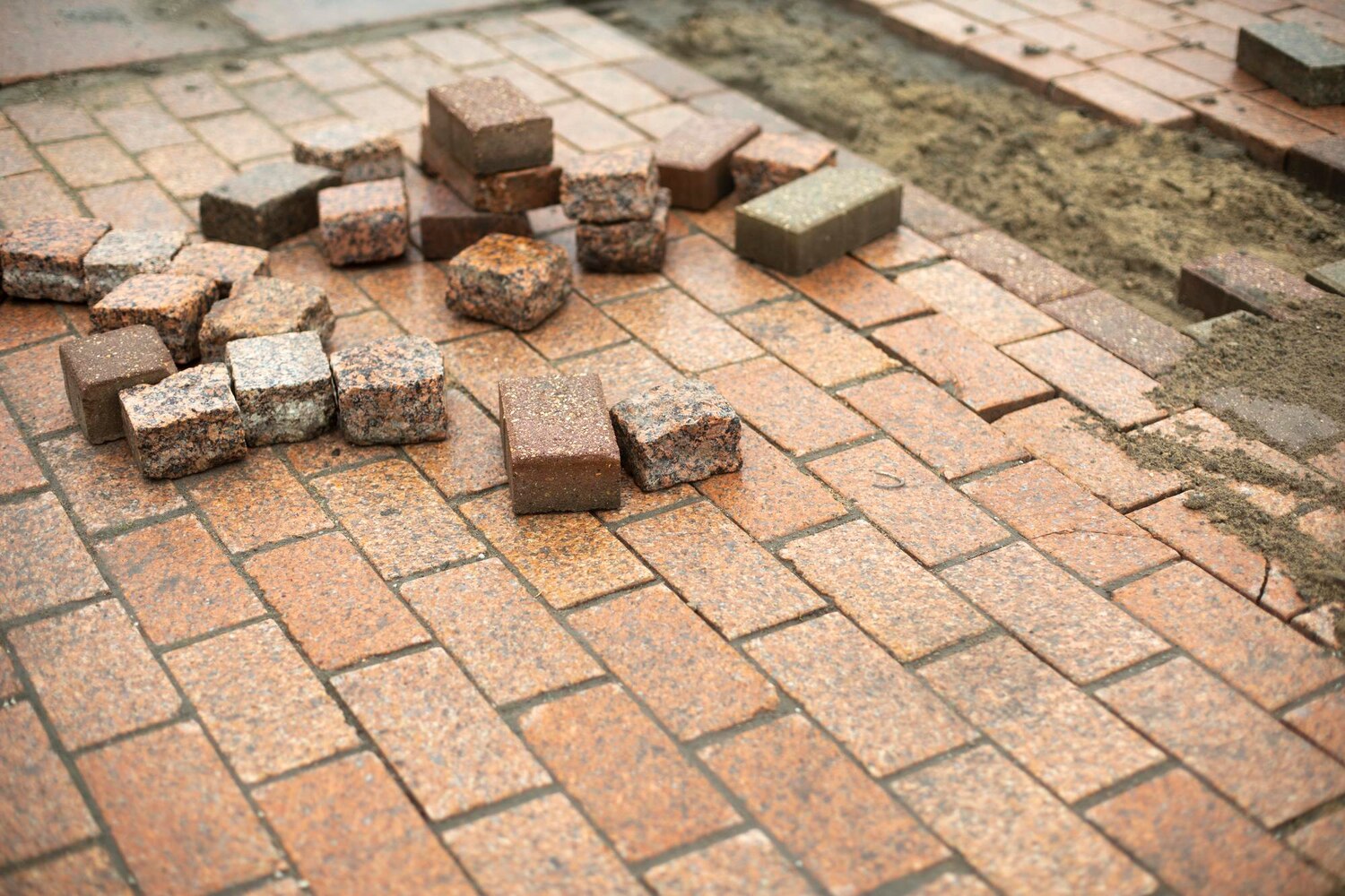 5 błędów przy układaniu kostki brukowej Jadar, których łatwo unikniesz